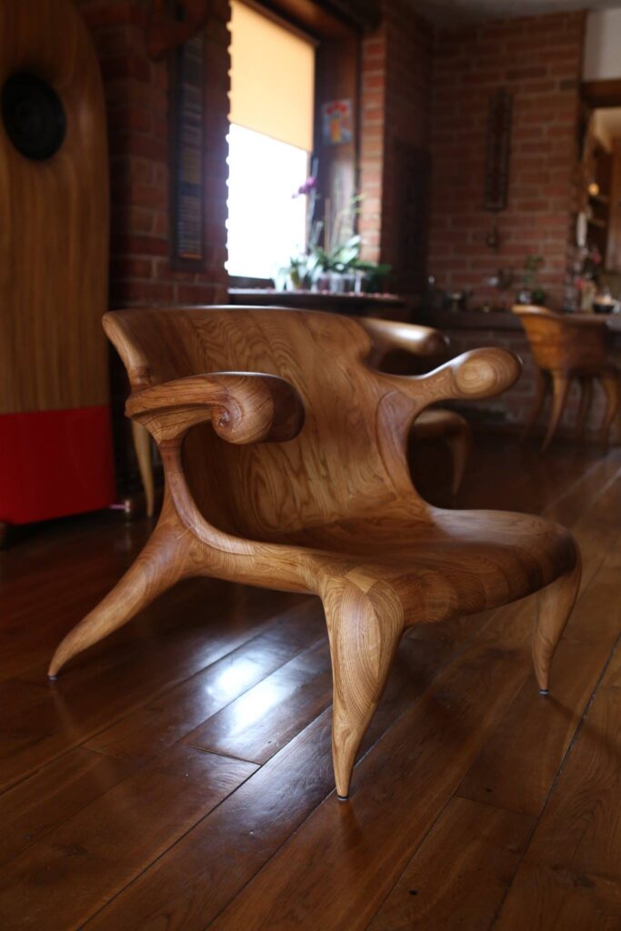 Armchair carved by Rimas Navickas