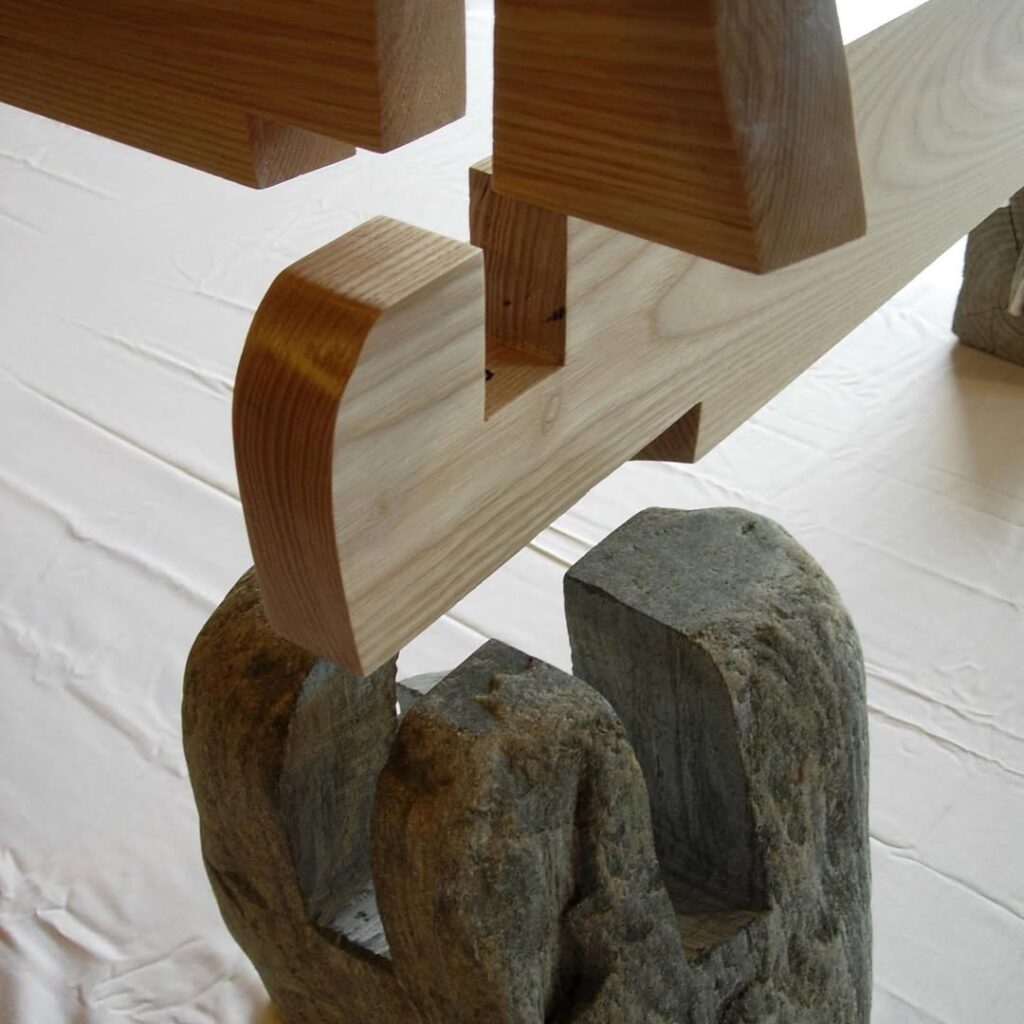 Castle joint inside a stone