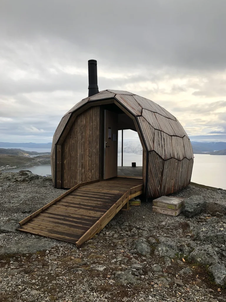 SPINN Arkitekter’s Hiking Cabin in cloudy day