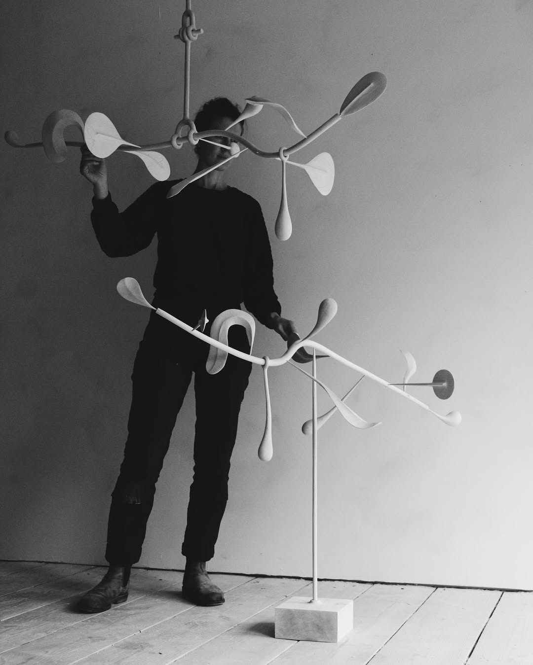 Elegant abstract wooden sculptures by Ariele Alasko