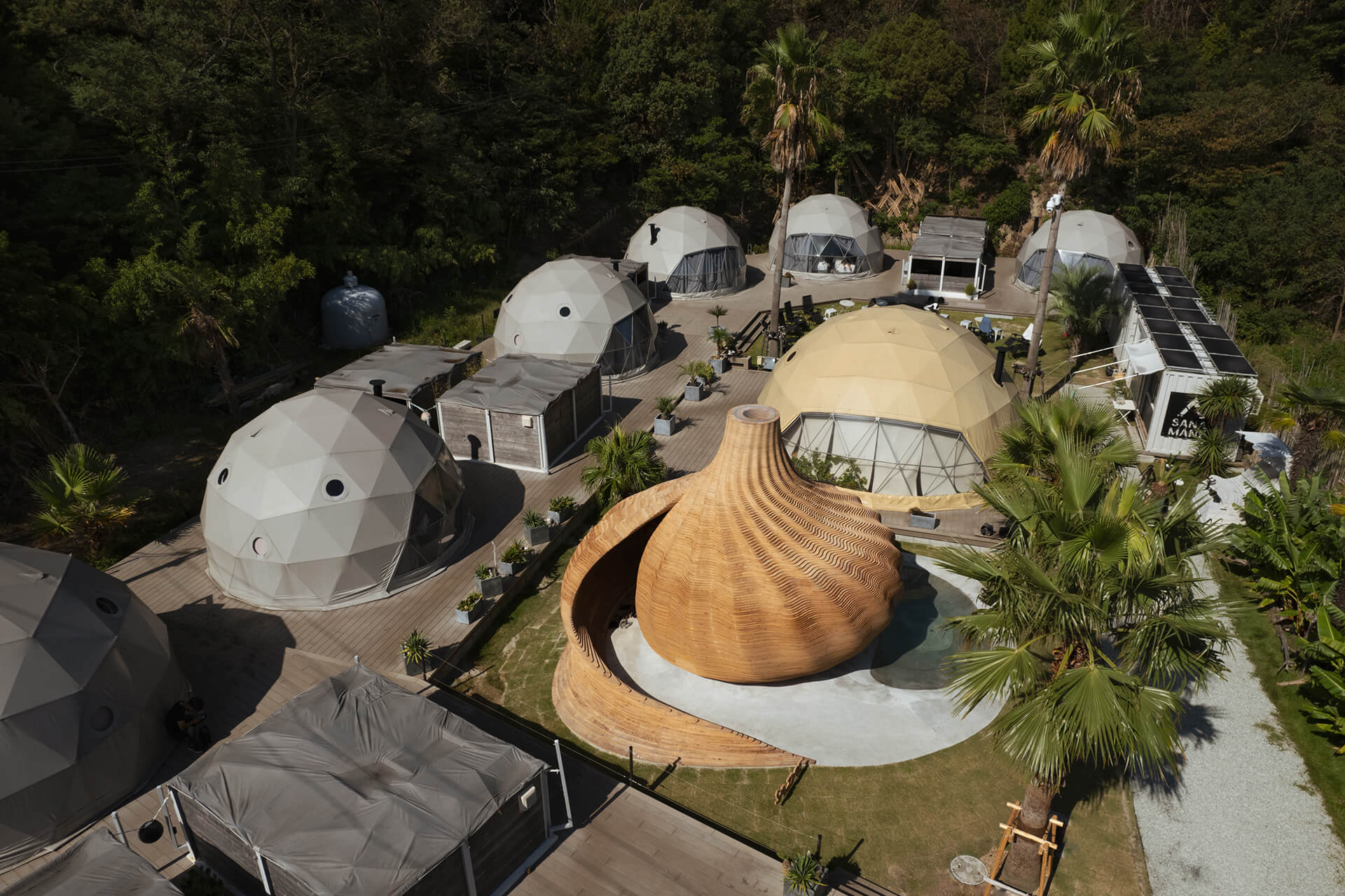 Kengo Kuma creates seashell-inspired sauna on Japan’s famous art island